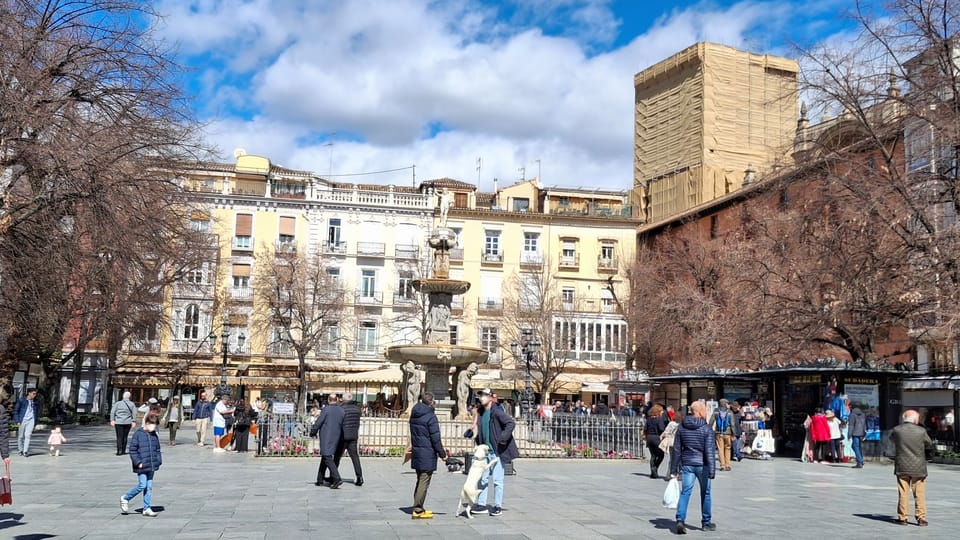 In which I sketch Granada’s busiest square and travel to 1970s New York